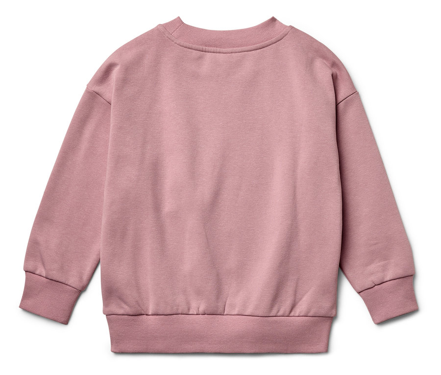 Un sweatshirt rose à manches longues posé sur un fond blanc.