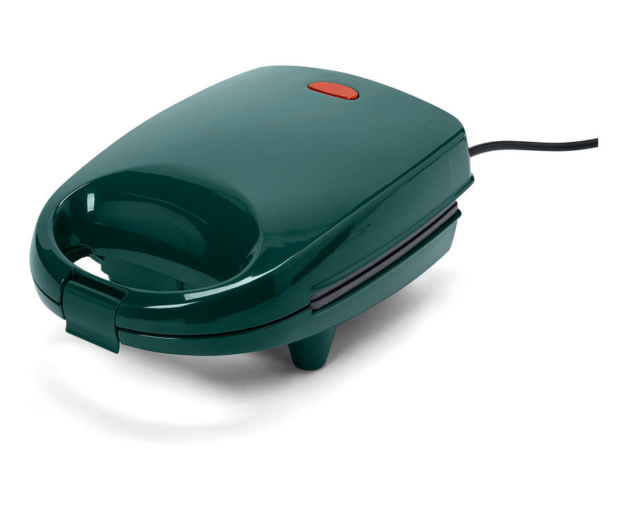 Un appareil à sandwich vert foncé fermé avec une poignée et un voyant lumineux sur un fond blanc.