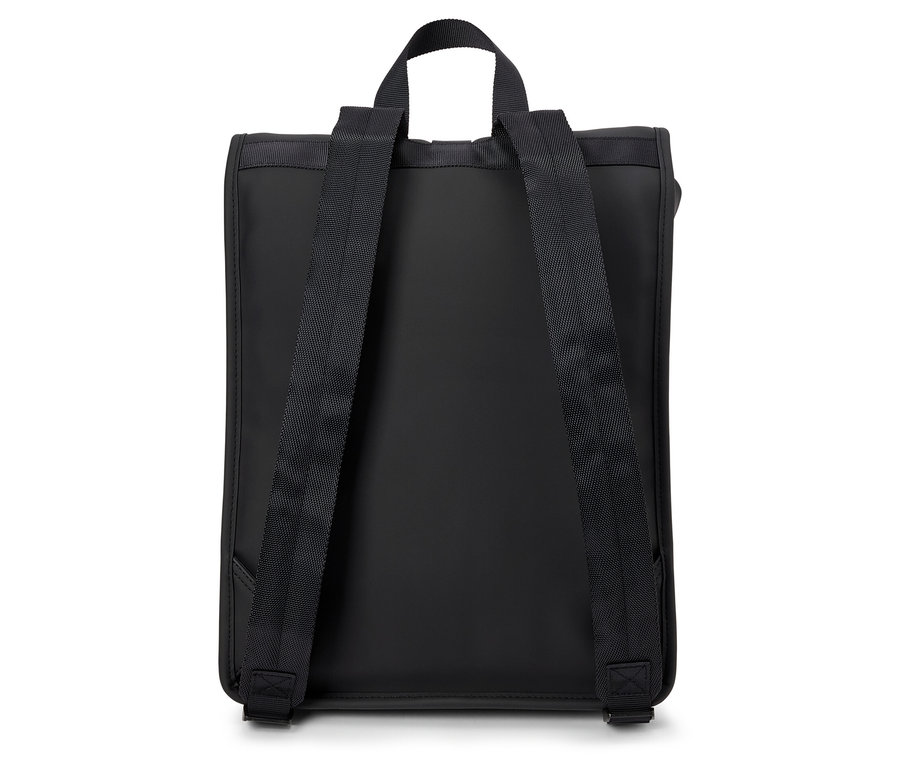 Sac à dos noir avec des bretelles.