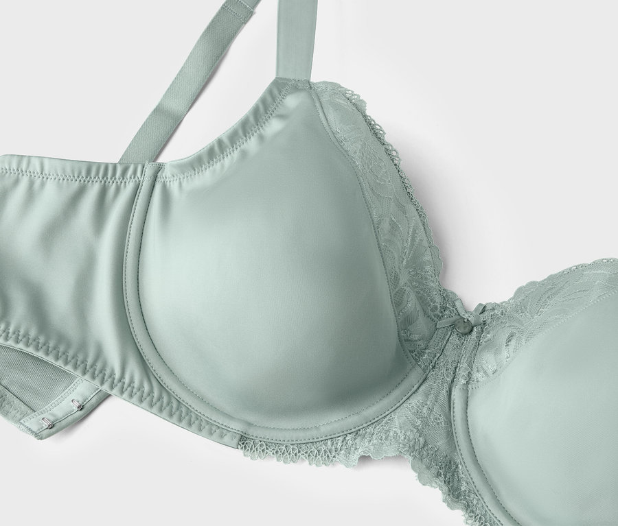 Gros plan d'un soutien-gorge vert clair avec de la dentelle.