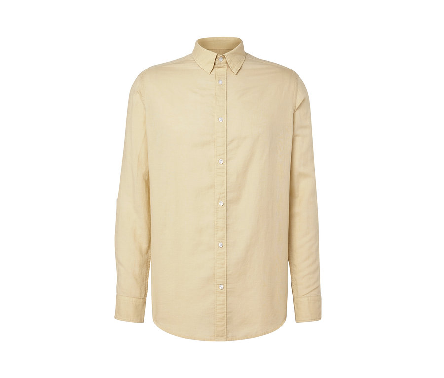 Chemise jaune avec du lin.