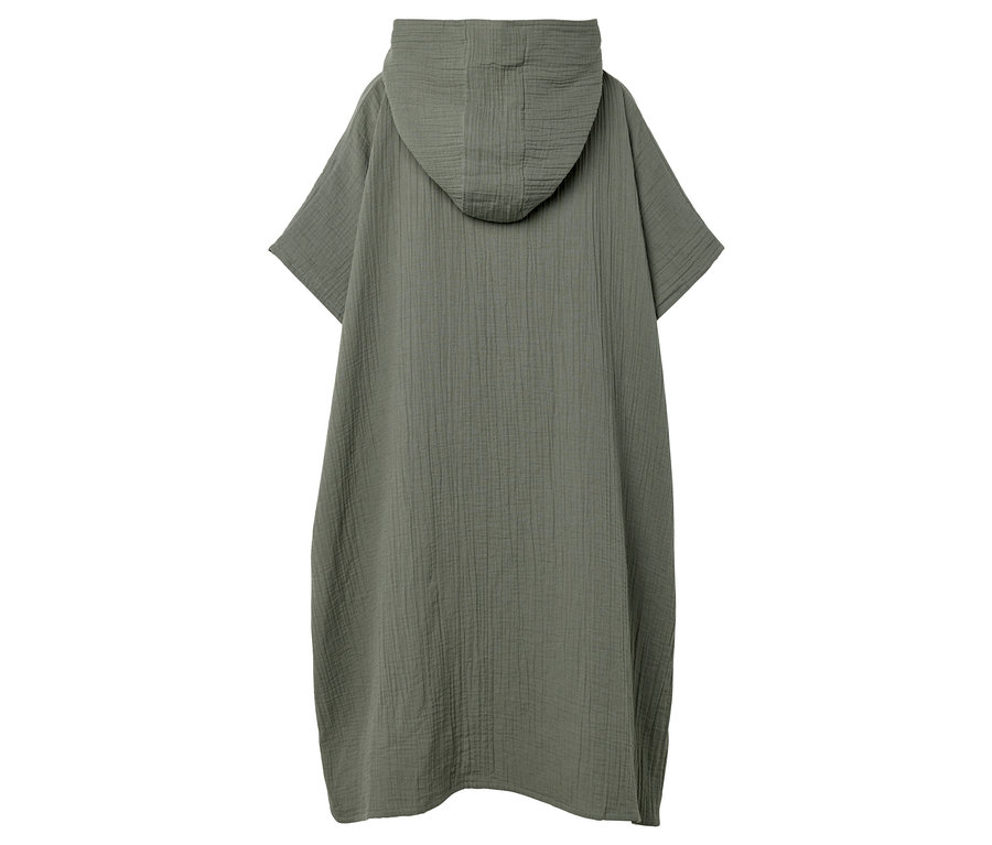 Une robe vert olive longueur genou avec capuche et manches courtes, vue de dos.