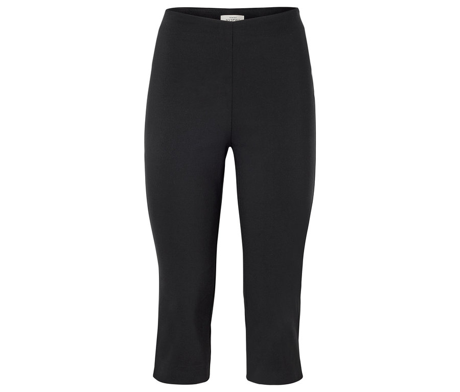 Legging noir trois-quarts sur fond blanc.