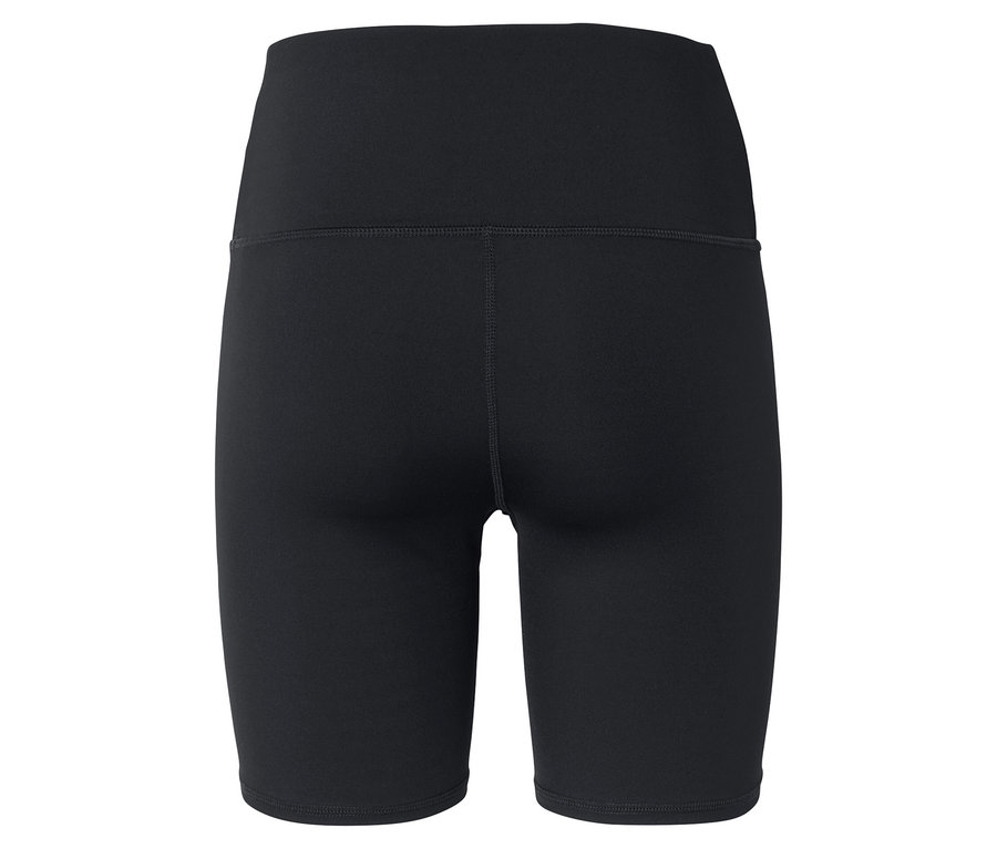 Gros plan sur l'arrière d'un short de cycliste noir taille haute.