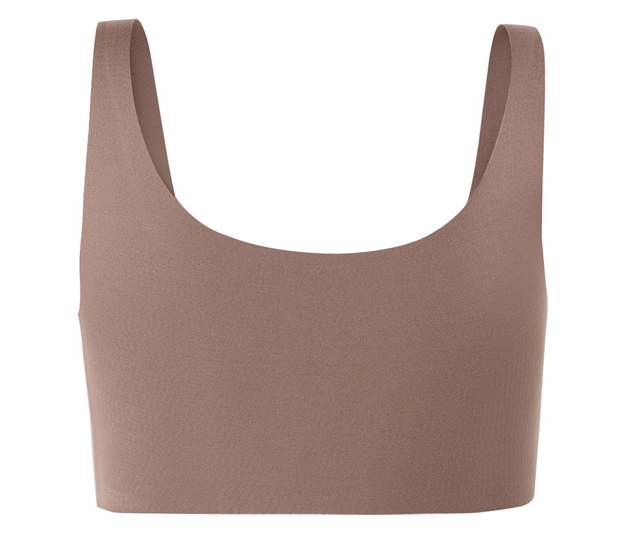 Gros plan d'un soutien-gorge de sport beige avec de larges bretelles et une encolure en U.