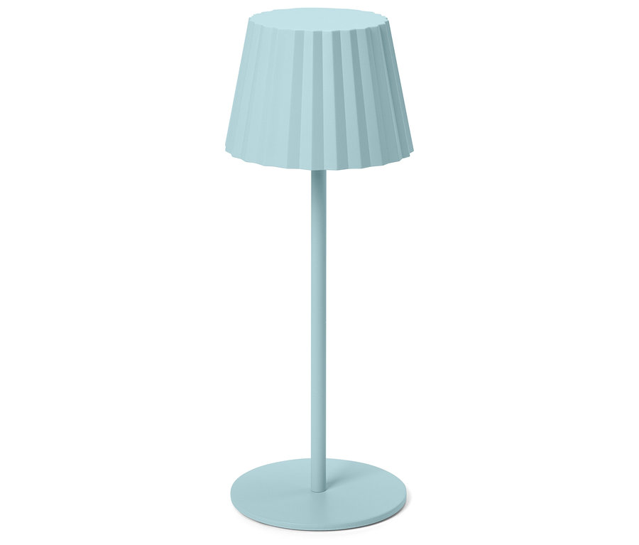 Une seule lampe de table bleu clair sur un fond blanc.