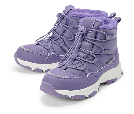 Deux bottes violettes avec des semelles blanches et des lacets sur fond blanc.