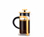 Une cafetière à piston jaune en verre avec une poignée noire remplie de café.