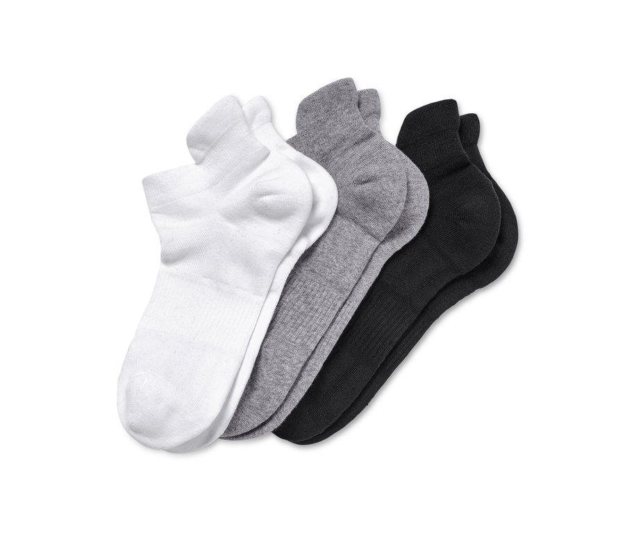 Un lot de 3 paires de socquettes de sport en blanc, gris et noir.
