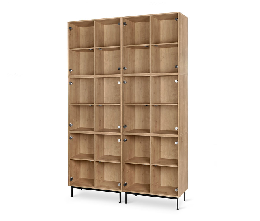 Deux étagères modulables « Flemming », env. 75 x 75 cm, avec portes en verre, aspect chêne, sont posées sur des piétements « Flemming » en métal noir.