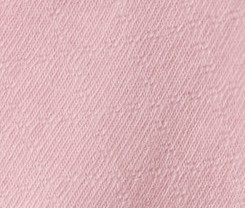 Gros plan sur la texture de 3 paires de soquettes avec motif ajouré.