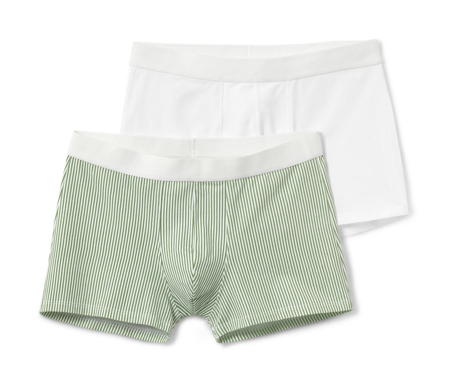 Deux boxers, un blanc et un rayé vert.