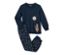 Pyjama pour enfant «
lune
», glow in the dark bleu marine avec un ours tenant une lune sur le haut et un motif lune et étoile sur le pantalon.