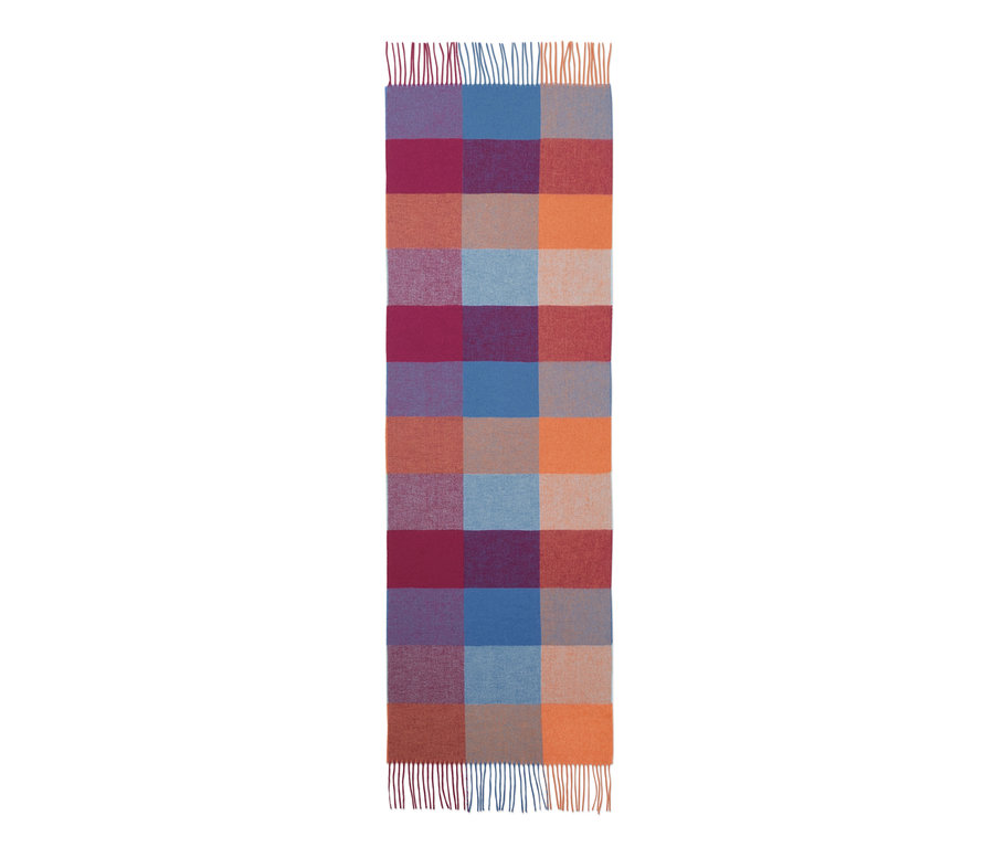 Écharpe à carreaux avec des franges dans les couleurs : rose, violet, bleu, orange et beige.