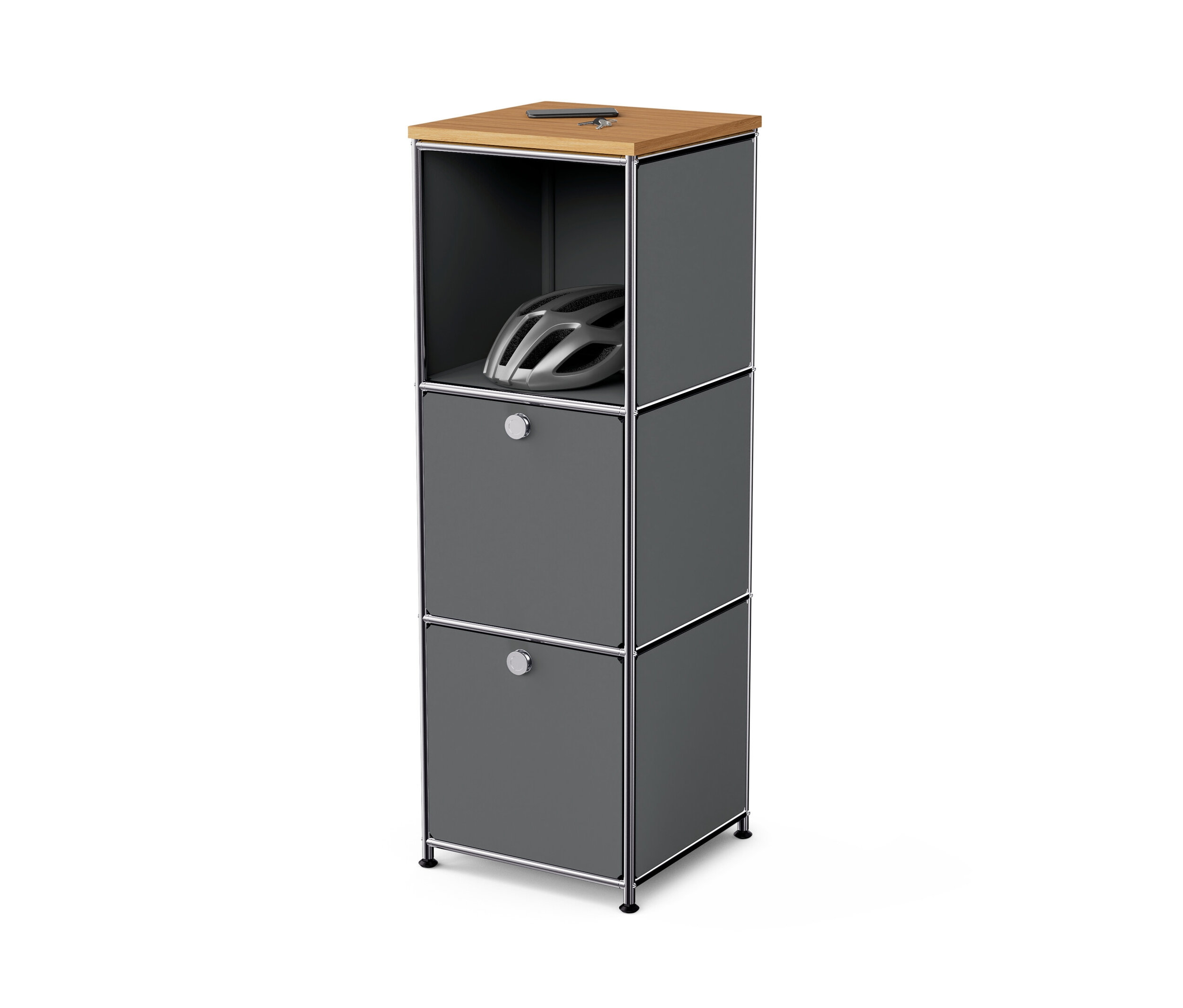 Commode étroite en métal gris « CN3 » avec plateau en bois et 2 abattants. Un casque est visible dans le compartiment supérieur ouvert.