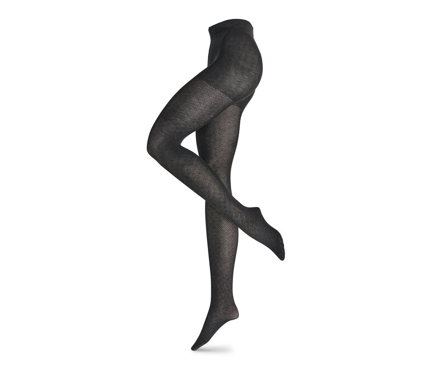 Un collant structuré en maille sur fond blanc.