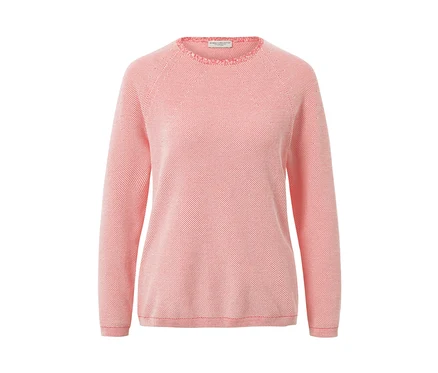 Pull en maille rose.