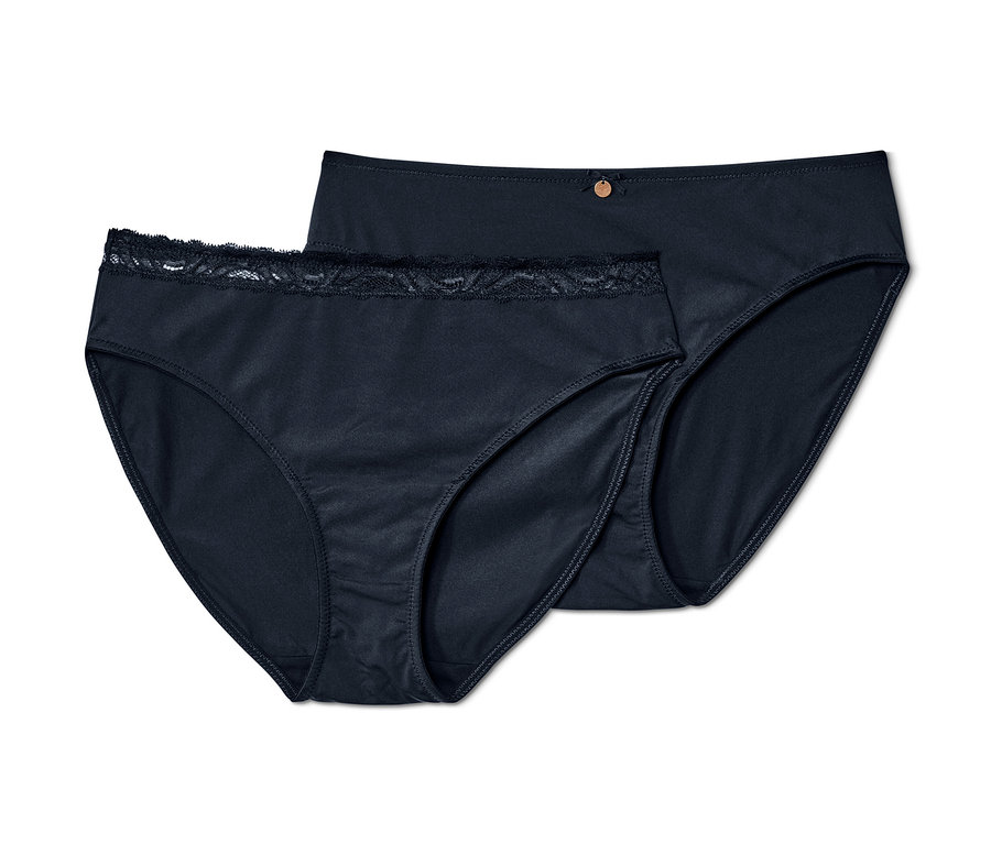 Deux slips bleu foncé.