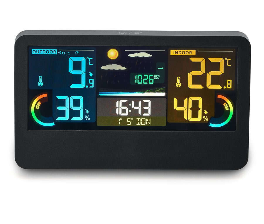 Une station météo noire affiche une température extérieure de 9,9 degrés Celsius et une humidité de 39 pour cent, ainsi qu'une température intérieure de 22,8 degrés Celsius et une humidité de 40 pour cent.