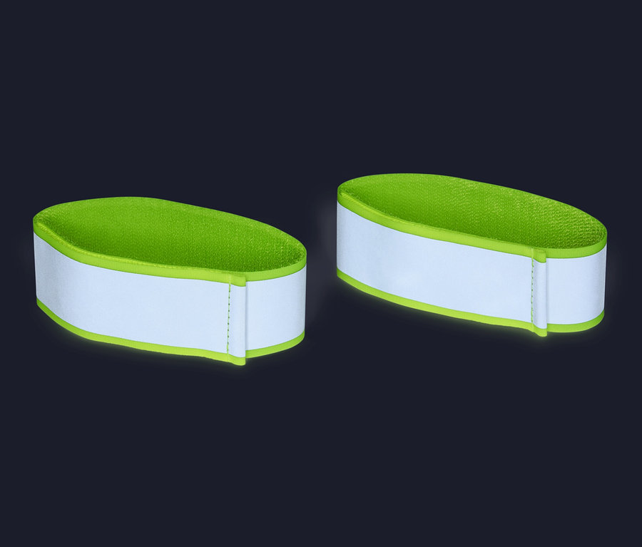Deux bandeaux de sport verts et blancs sur un fond sombre.