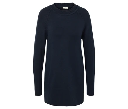 Robe en tricot bleu marine à manches longues sur fond blanc.