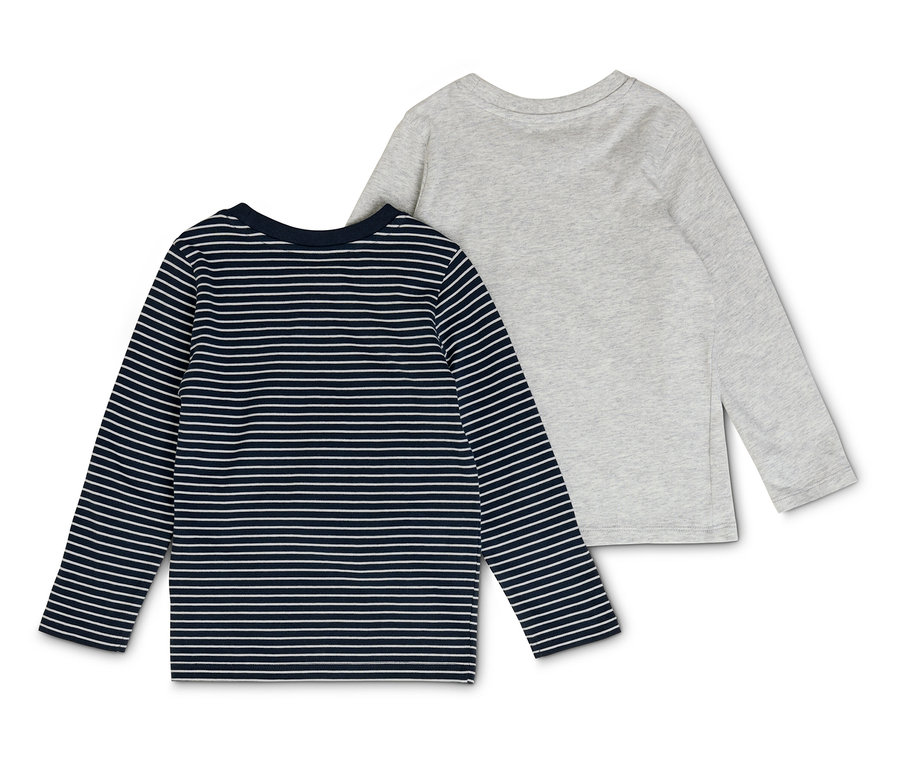 Deux t-shirts à manches longues pour enfants sont côte à côte. L'un est bleu marine avec des rayures blanches, l'autre est gris clair.