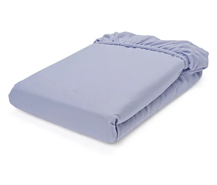 Drap-housse lilas clair plié.