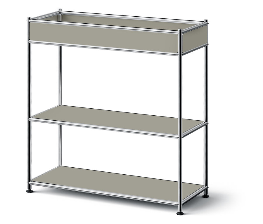 Étagère à trois niveaux avec cadre en métal et étagères grises.