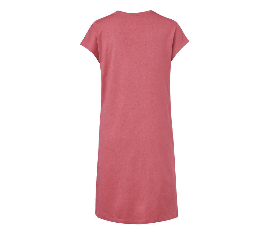 Chemise de nuit rose.