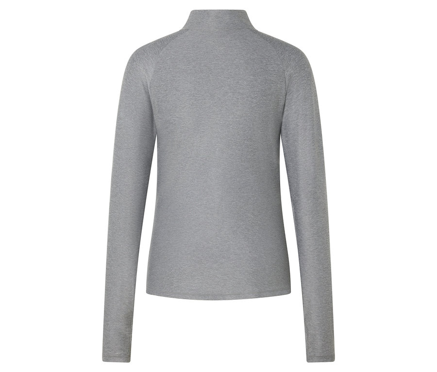 T-shirt gris à manches longues et col roulé.