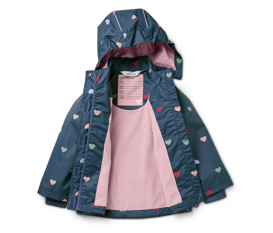 Veste de pluie bleue à motif de cœurs avec doublure rose.