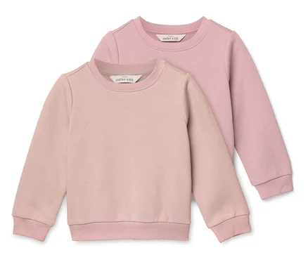 Deux pulls roses pour enfants sont posés l'un sur l'autre.
