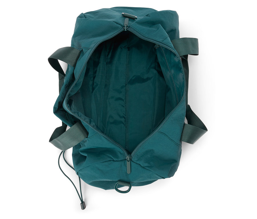 Sac de sport ouvert, vide, couleur essence avec fermeture éclair et poignées sur fond blanc.