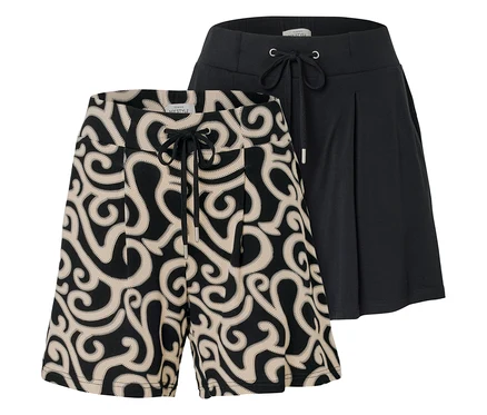 On voit deux shorts, l'un avec un motif tourbillonnant beige sur fond noir et l'autre noir avec un cordon de serrage.