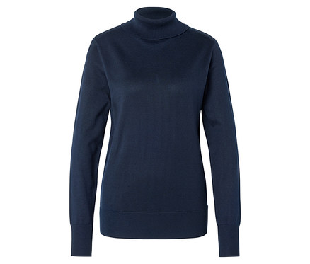 Pull bleu à col roulé et manches longues, isolé sur fond blanc.