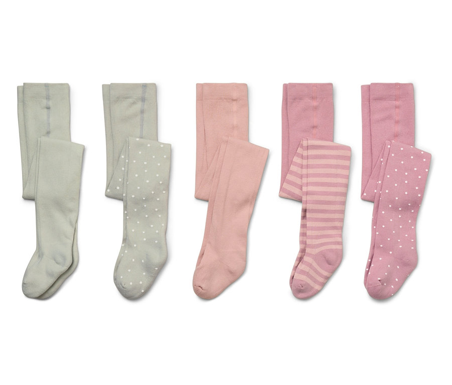 Cinq paires de collants pour enfants en vert, rose et rose avec des motifs rayés et à pois sont alignées sur un fond blanc.