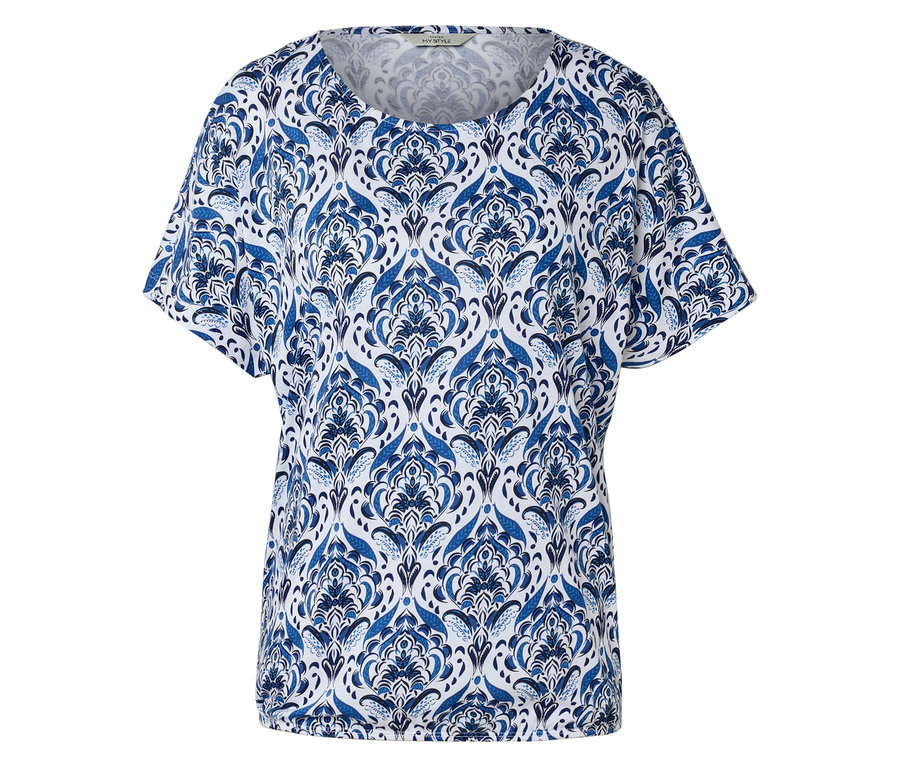 Un t-shirt blanc avec un motif bleu.