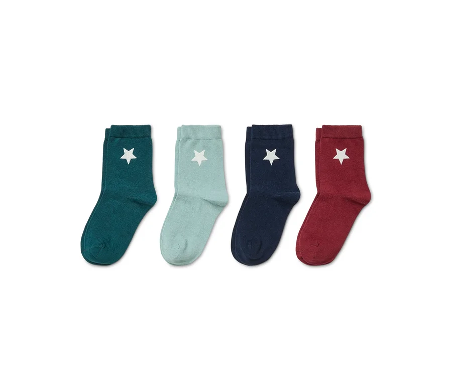 Quatre paires de chaussettes avec étoile en vert, bleu-vert, bleu marine et rouge.