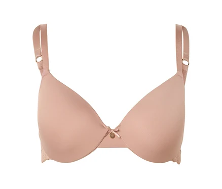 Un soutien-gorge couleur chair avec des bretelles réglables, un nœud et un petit pendentif doré au centre.