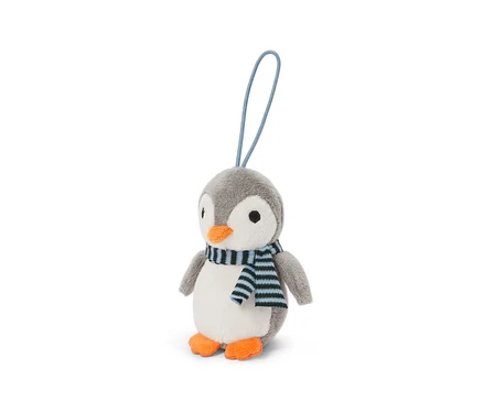 Manchot en peluche gris et blanc avec un bec et des pattes orange, portant une écharpe rayée noire et bleu clair. Une boucle bleu clair est attachée à sa tête.
