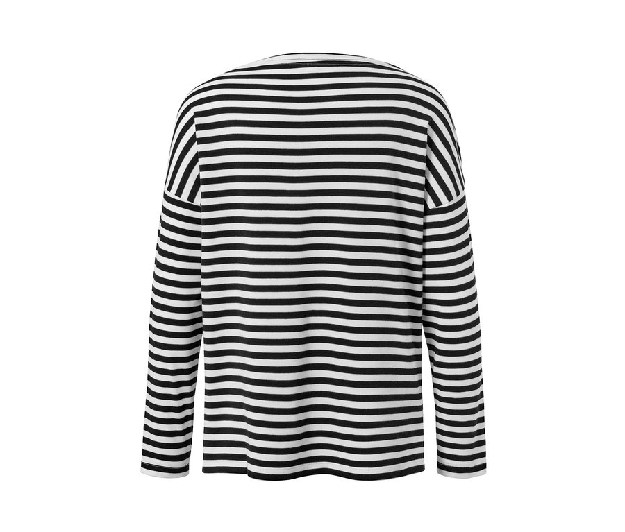 T-shirt à manches longues rayé noir et blanc.