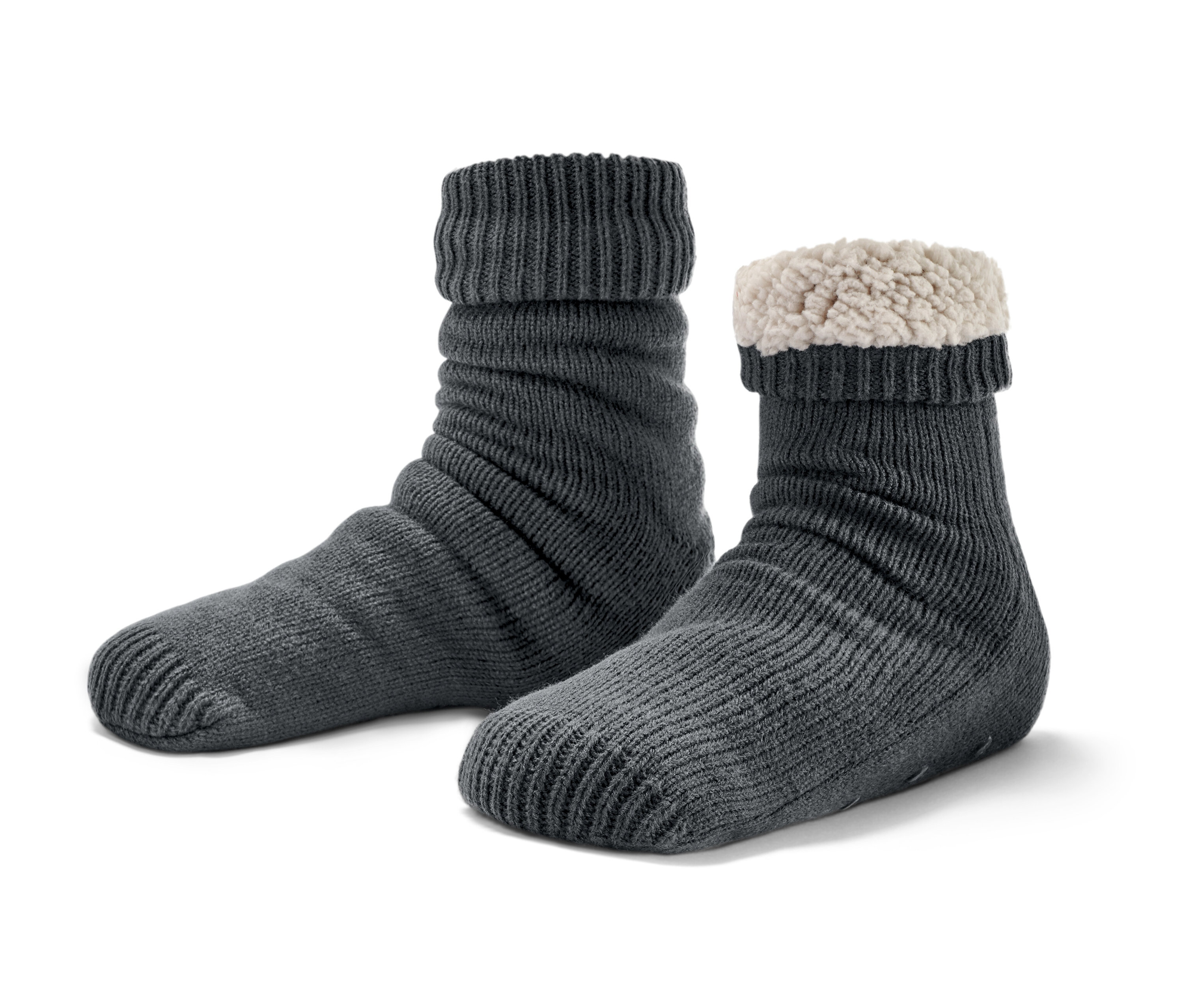 Deux paires de chaussons-chaussettes gris.