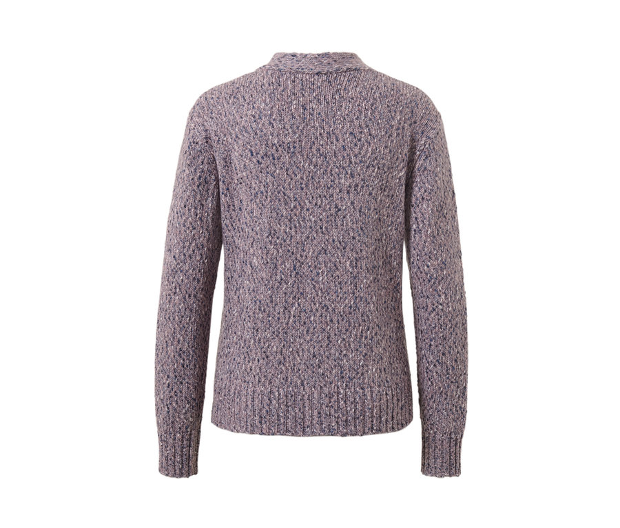 Vue détaillée de l'arrière d'une veste en maille avec de la laine.