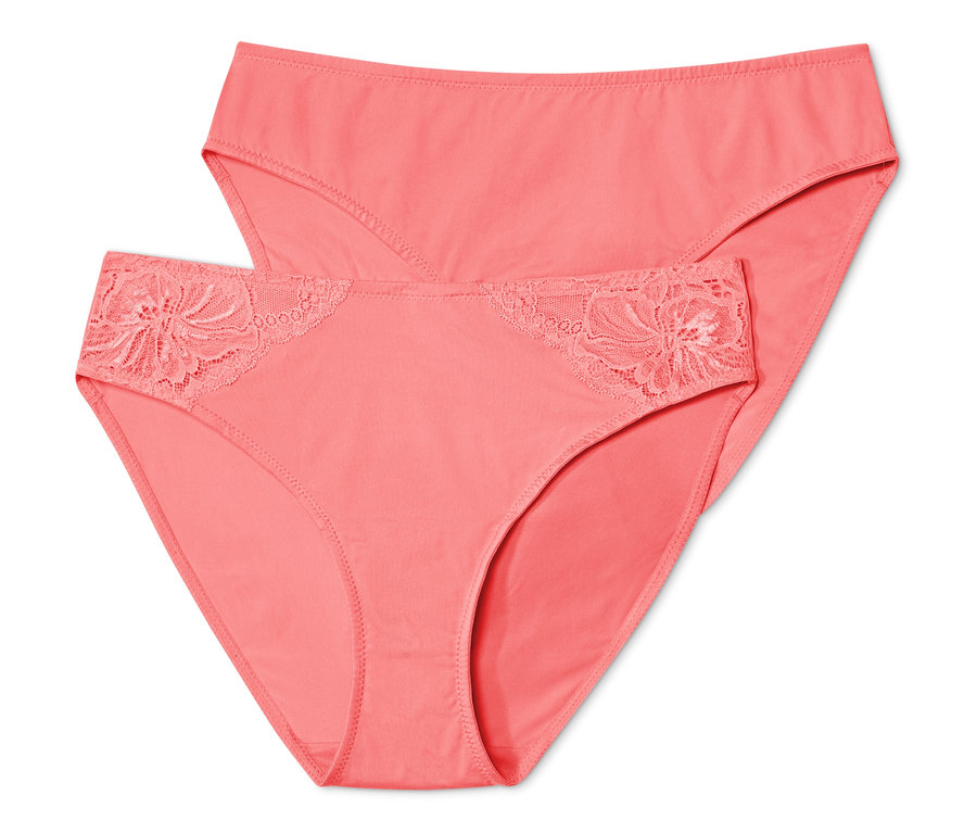 Deux slips couleur papaye.