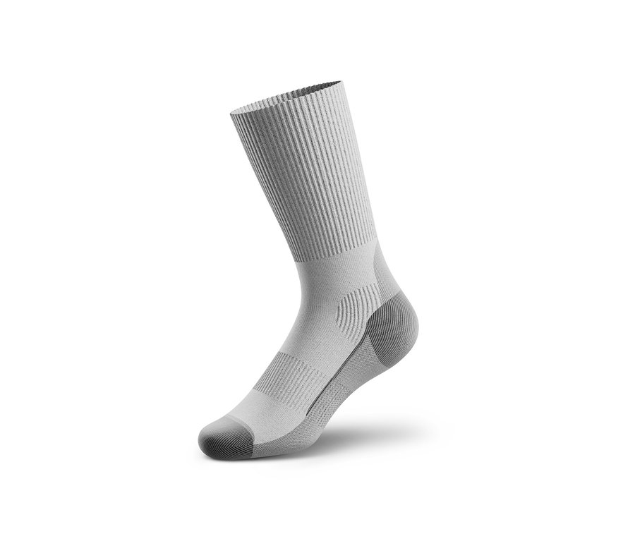 Une chaussette d’extérieur grise, 1 paire.