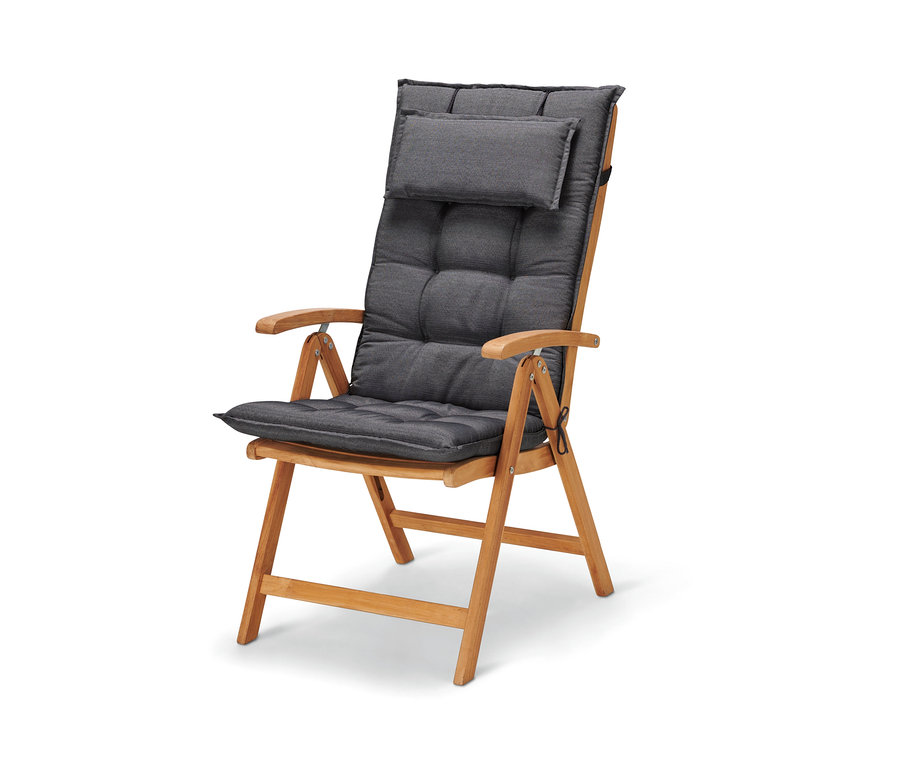 Une chaise longue à dossier haut premium anthracite sur une chaise en bois.