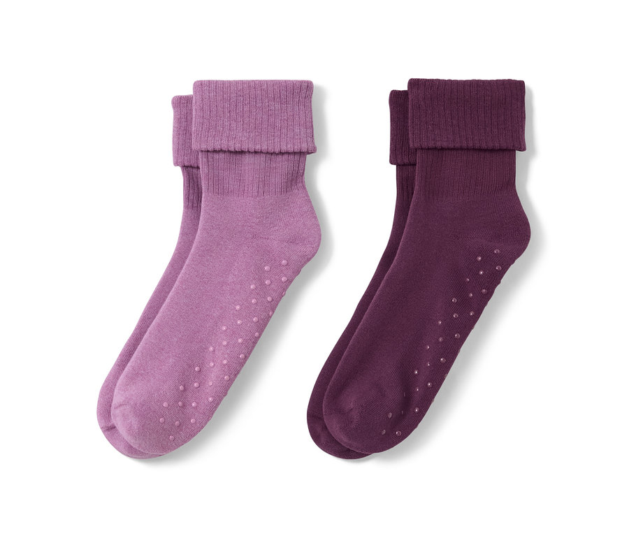 Deux paires de chaussettes antidérapantes : violettes et violettes.