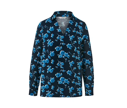 Une blouse bleu marine à imprimé floral intégral.