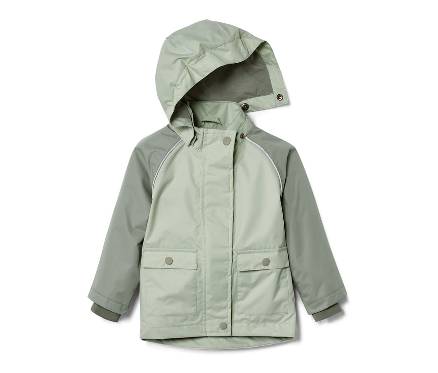 Un imperméable color block vert clair pour tout-petit avec capuche et manches vert-gris.