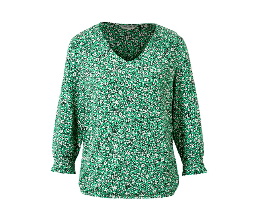 Blouse imprimée verte à manches longues.
